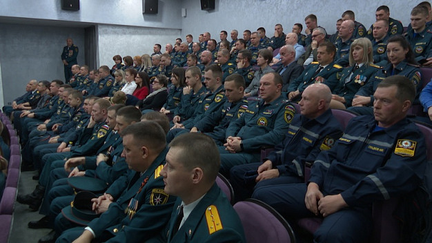  Двоих жителей Ивановской области наградили за спасение на пожаре 