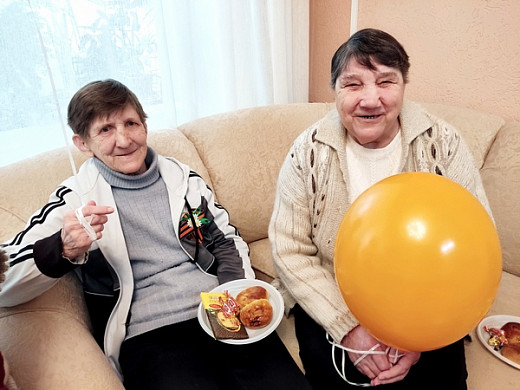 «Мудрые дети» в День Победы поздравили ветеранов в «Лесном»