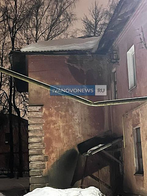 В Иванове рухнувшая с крыши дома глыба льда повредила газовую трубу