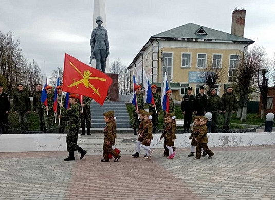 В Южском районе в честь Дня Победы прошел парад дошколят 