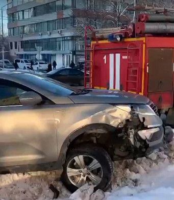 В Иванове иномарка вылетела на тротуар с пешеходами у остановки