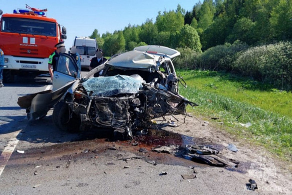 В Вичугском районе столкнулись лесовоз и легковушка 
