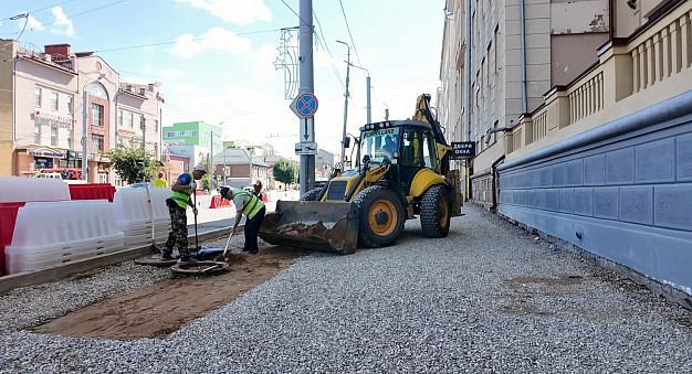На проспекте Ленина в Иванове полным ходом идет реконструкция тротуаров