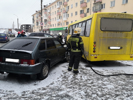 В Иванове автобус попал в ДТП на мосту: четверо пострадавших