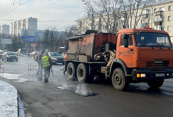 В Иванове на нескольких улицах продолжается ямочный ремонт 