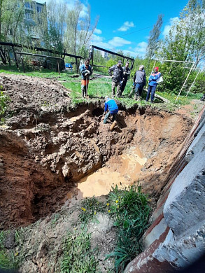 В Кохме из-за прорыва трубопровода без воды остались многоквартирные дома и детсад