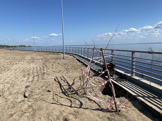  Водолазы устранили дефект на Юрьевецкой дамбе 