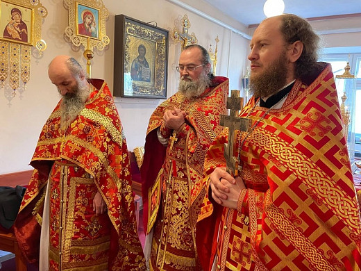 Митрополит Иосиф подарил велосипеды жителям православного семейного поселения