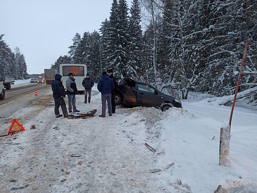 На трассе в Ивановской области автобус жестко смял легковушку