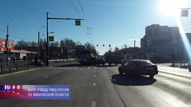  В Иванове в ДТП с троллейбусом пострадала маленькая девочка 