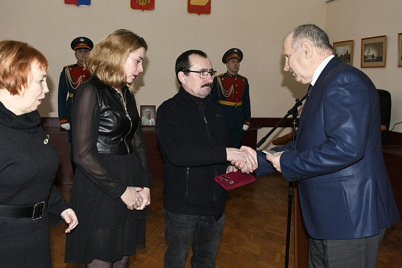  В Шуе передали орден Мужества семье погибшего героя Павла Кулешова 