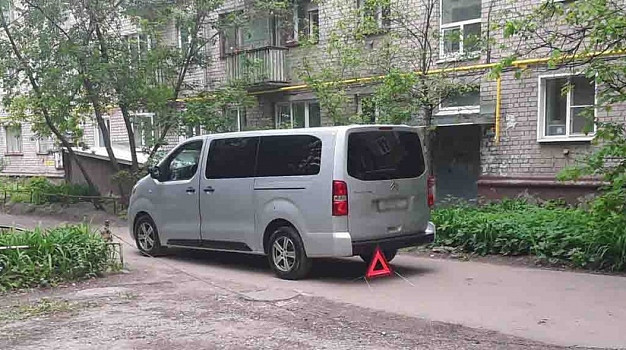 В Иванове водитель минивэна задавил во дворе пенсионерку