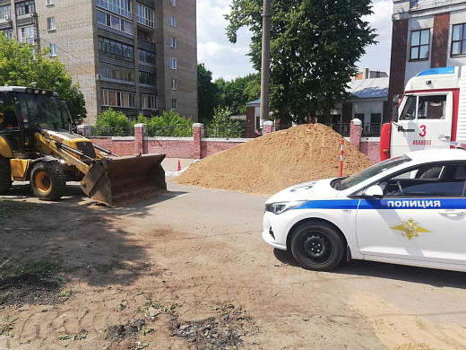 По факту гибели женщины под дорожной техникой в Иванове возбуждено уголовное дело