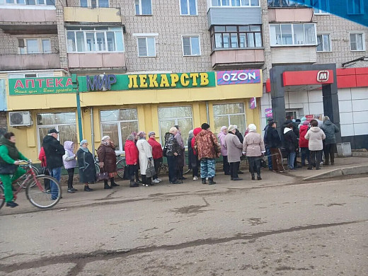  В Вичуге льготники выстраиваются в очереди за лекарствами 