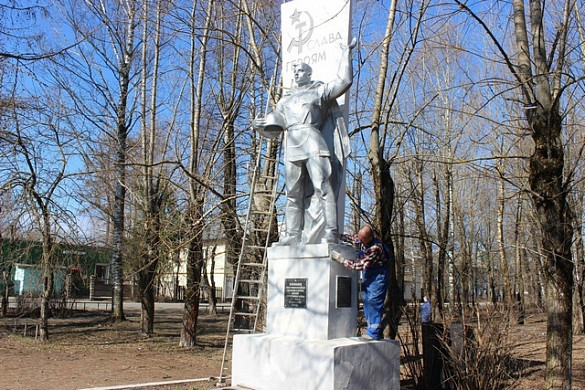 В Кинешме начали ремонтировать памятники и обелиски