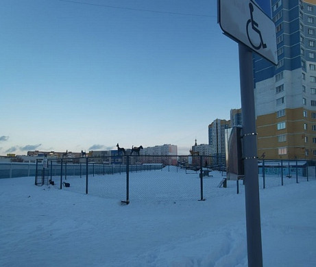  В микрорайоне Московский появились диспенсеры с пакетами для собачьих фекалий 
