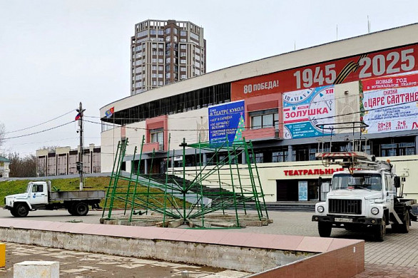  В Иванове начали устанавливать главную городскую елку 
