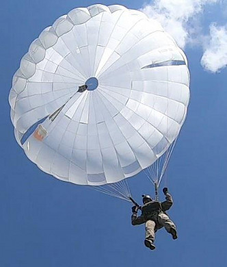 Новая парашютная система завода «Полет» «Кадет-100» передана на госиспытания