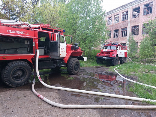 В Ивановской области горела заброшенная школа 