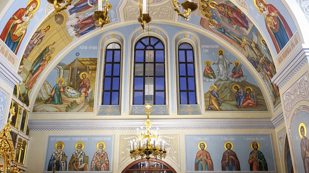 Палехские мастера завершили роспись собора в Луганске
