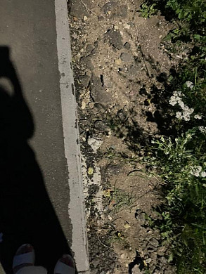 Жители местечка Минеево жалуются на обилие бордюров