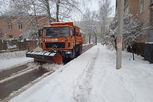 С ивановских улиц убирают снег и воду