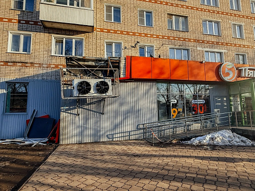 Обрушенный под тяжестью снега фасад магазина в Родниках восстановят в мае