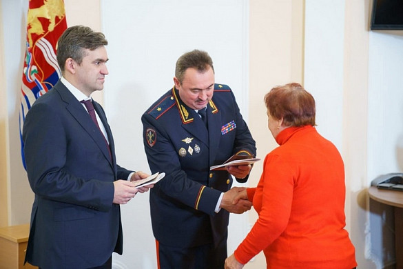 13 человек, прибывших в Ивановскую область из новых регионов, получили российские паспорта