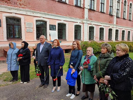 В Кинешме открыли мемориальную доску герою Илье Барышеву