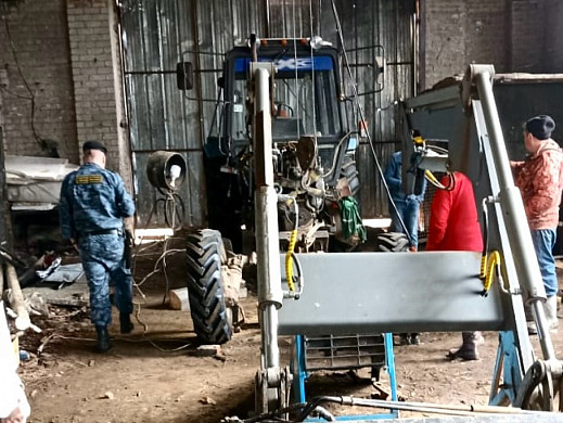 В Ивановской области у сельхозпредприятия отобрали заправку и тракторы