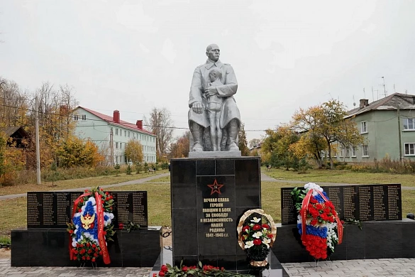 В Новом Леушине реконструировали памятник воинам ВОВ