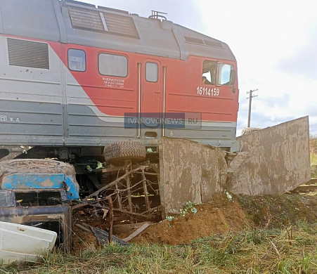  В Ивановской области трактор столкнулся с грузовым поездом 
