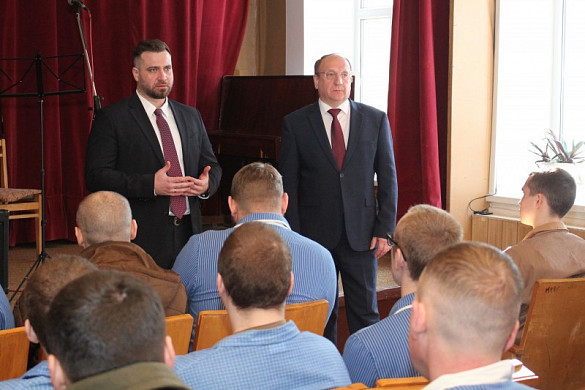 Мэр и депутаты навестили бойцов, проходящих лечение в ивановском госпитале