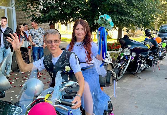  В Шуе молодожены приехали в загс на мотоциклах 