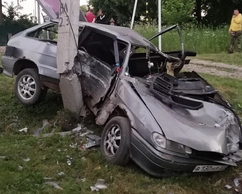 ДТП у Чернц: водителя зажало, пассажир вылетел через лобовое стекло 