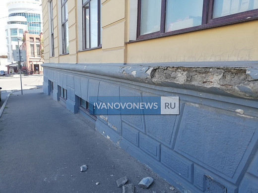 В Иванове обрушилась часть фасада Главпочтамта