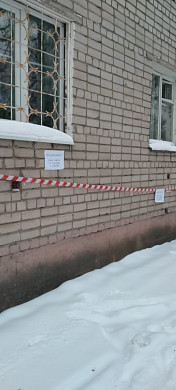На крышах домов в Иванове начали нарастать сосульки