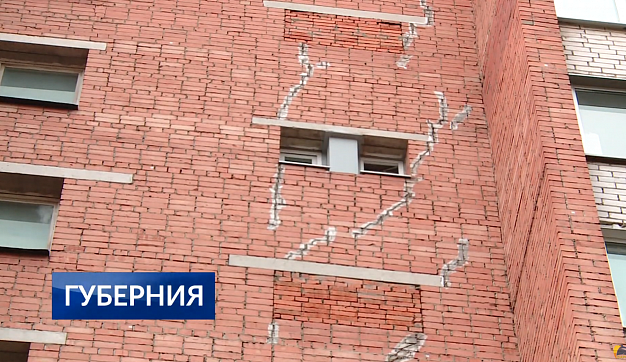  В Иванове мэрия не торопится ремонтировать деформированный подъезд на улице Революционной 