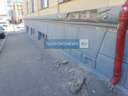 В Иванове обрушилась часть фасада Главпочтамта