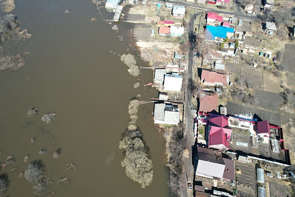 Уже 4 приусадебных участка затопило в Лухе