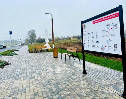  На въезде в Гаврилов Посад появился красный конь 