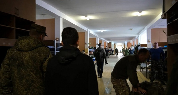  Губернатор Ивановской области посетил учебный центр для мобилизованных 