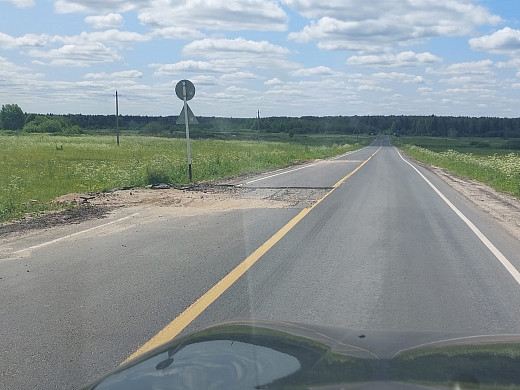 Дорогу Фурманов-Каминский-Федорково, где из-за переувлажнения грунта просел асфальт, привели в порядок