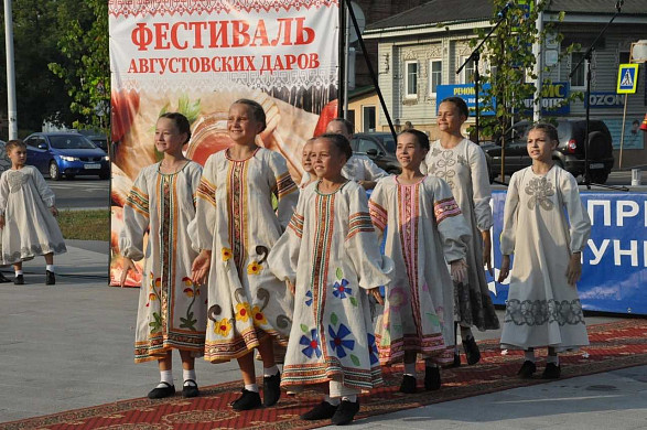 На празднике трех Спасов в Приволжске будут плести косы и расписывать пуговицы