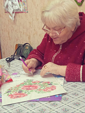 Пенсионеры в Приволжске создали клуб «Алмазная мозаика»