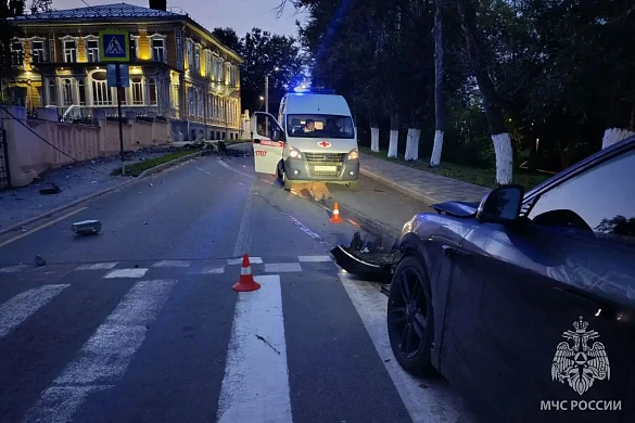 Автомобиль снес опору уличного освещения рано утром в Фурманове