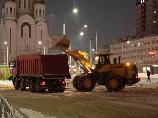  В Иванове начинают вывозить снег с центральных проспектов 