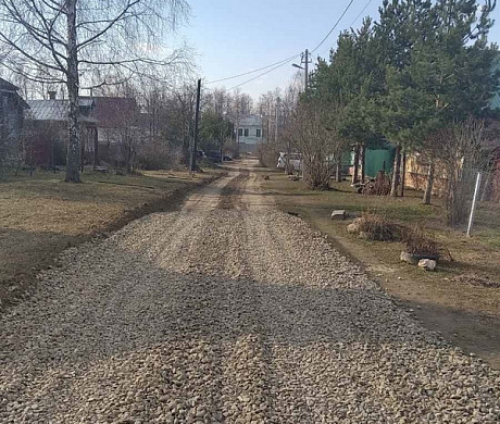  В Фурманове улицу, которая ждала ремонта много лет, отсыпали щебнем возле трех домов 