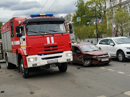 В Иванове в ДТП попала учебная машина 