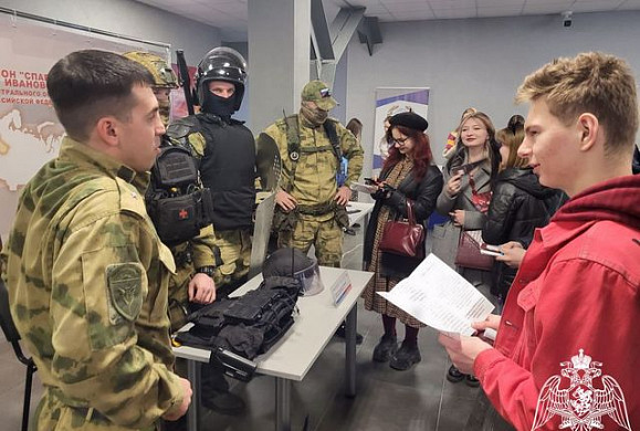 В Иванове росгвардейцы приняли участие в ярмарке вакансий